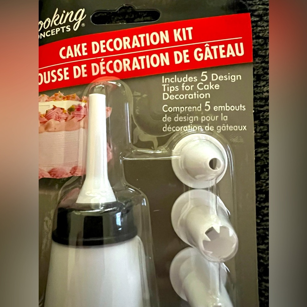 Cake Decorating Kit - Picture 3 of 3
